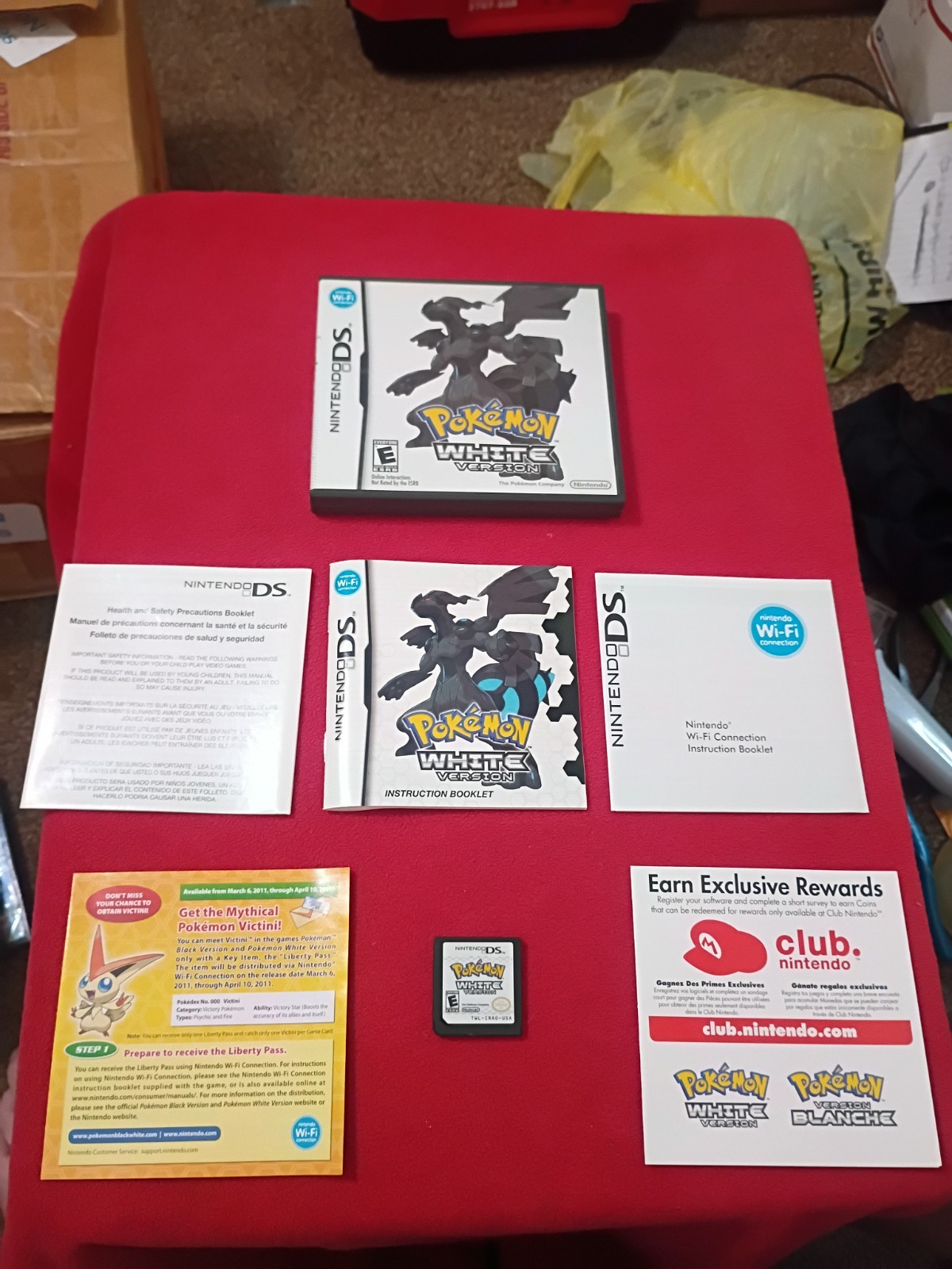 Pokemon White Version Nintendo DS, 2011 Complete CIB W/ Inserts Authentic Tested