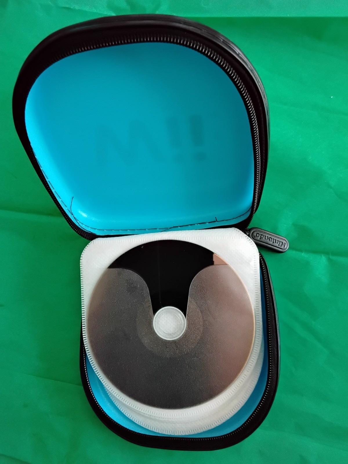 Rare 2006 Nintendo Wii promotional disc carry case, authentic, sealed