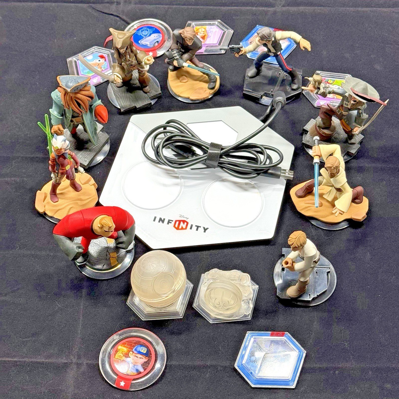 Disney Infinity Portal Base Pad Xbox PC Tested 11 Figures and 7 Discs Not Tested
