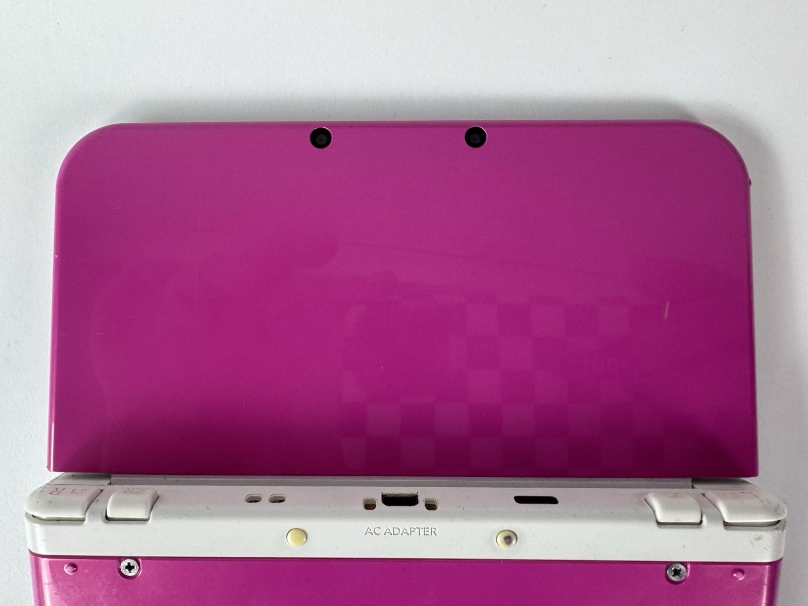 New Nintendo 3DS XL/LL- In English – Pink/White – 64gb- w/new charger