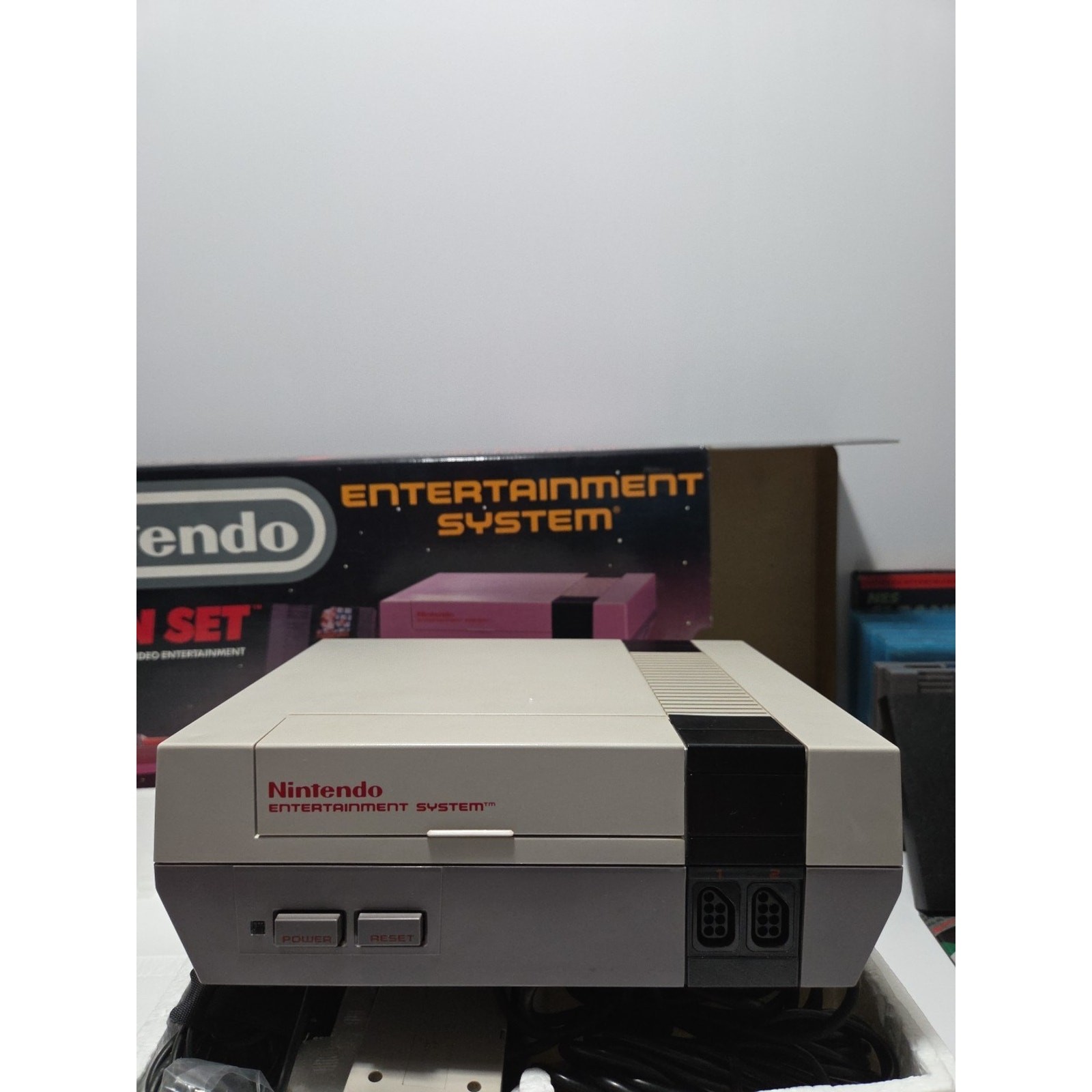 Nintendo NES Action Set Console CIB Zapper Controllers 15 Games Bundle