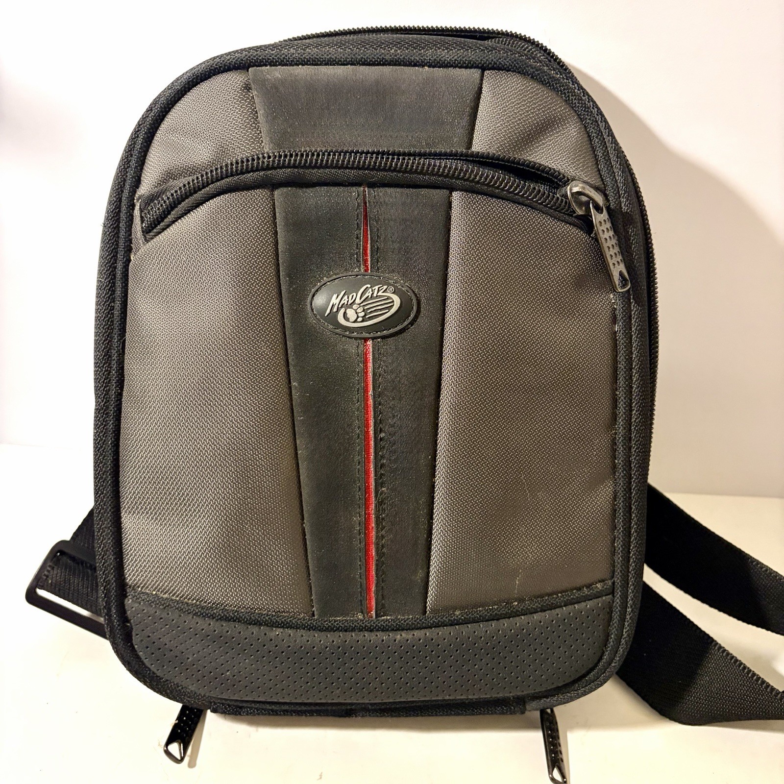 Mad Catz Carrying Case Travel Bag for handheld Consoles and games