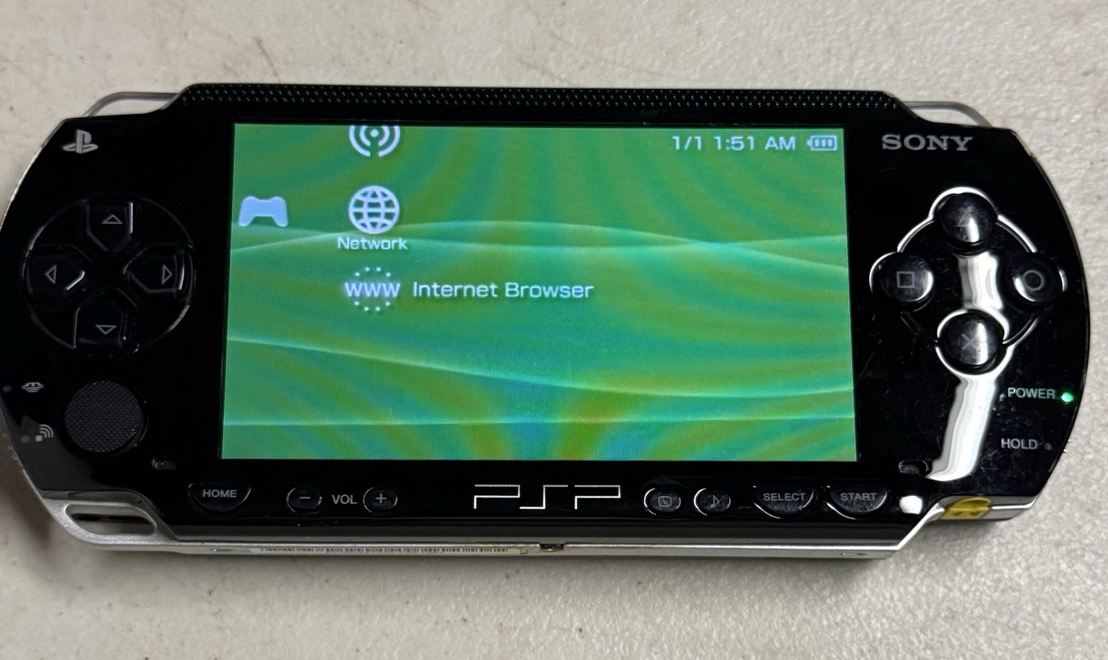 Sony PlayStation Portable PSP 1001 Handheld Console w/ Charger & Memory Stick
