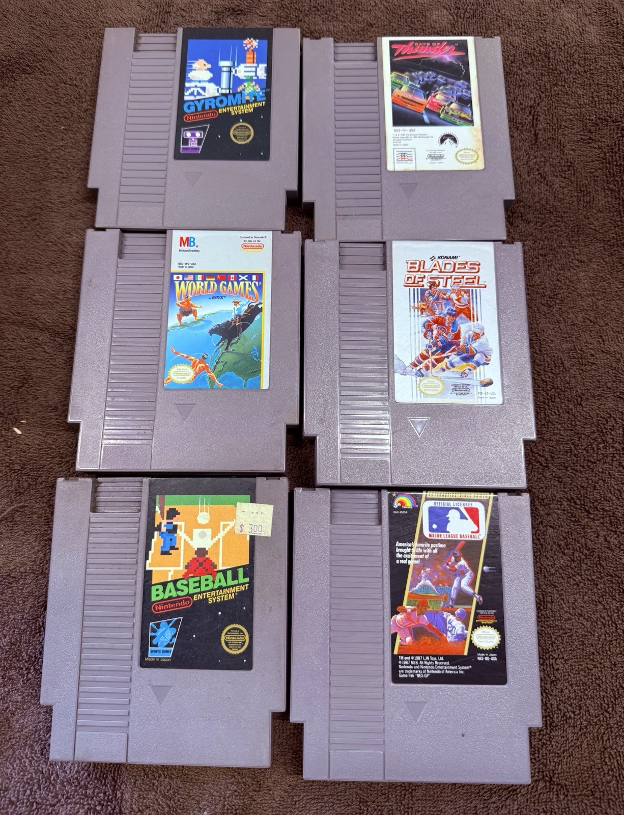 VINTAGE 1985 NINTENDO NES-001 QTY 2 CONTROL DECK BUNDLE, 6 Games, 4 Controllers.