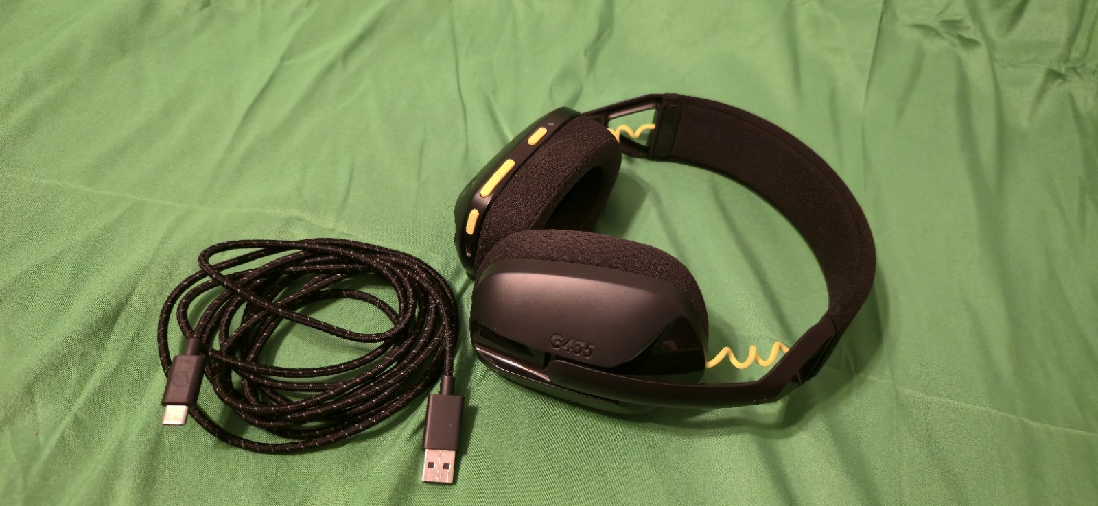 Logitech G435 Wireless Gaming Headset Black/Yellow USB-C Adjustable Headband 6ft