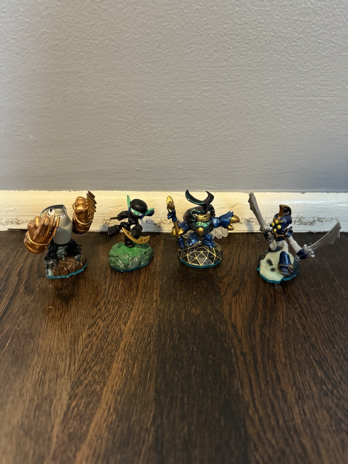Skylanders Lot Of 4 Figures Dune Bug, Stealth Elf, Chop Chop, Knockout Terrafin