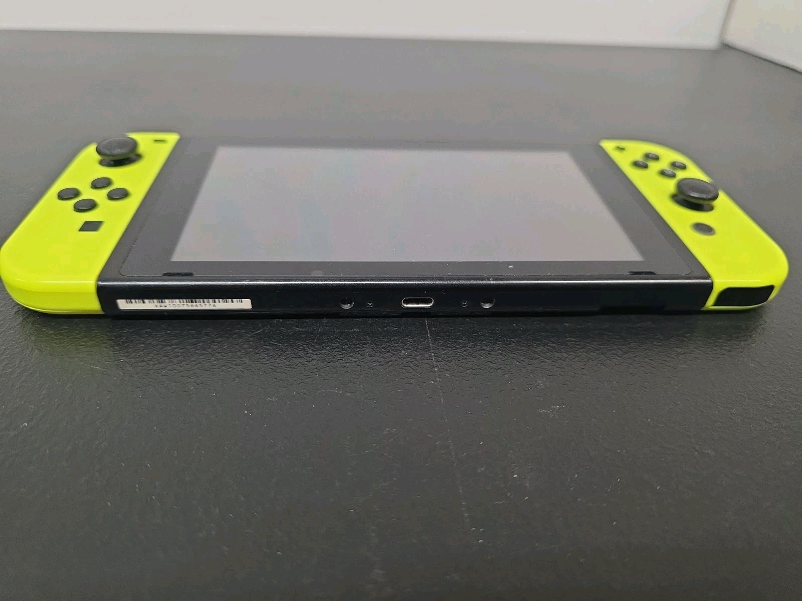 Nintendo HAC00101 Handheld System – Black & Neon Yellow Joy Cons! Gen. 1. BN18