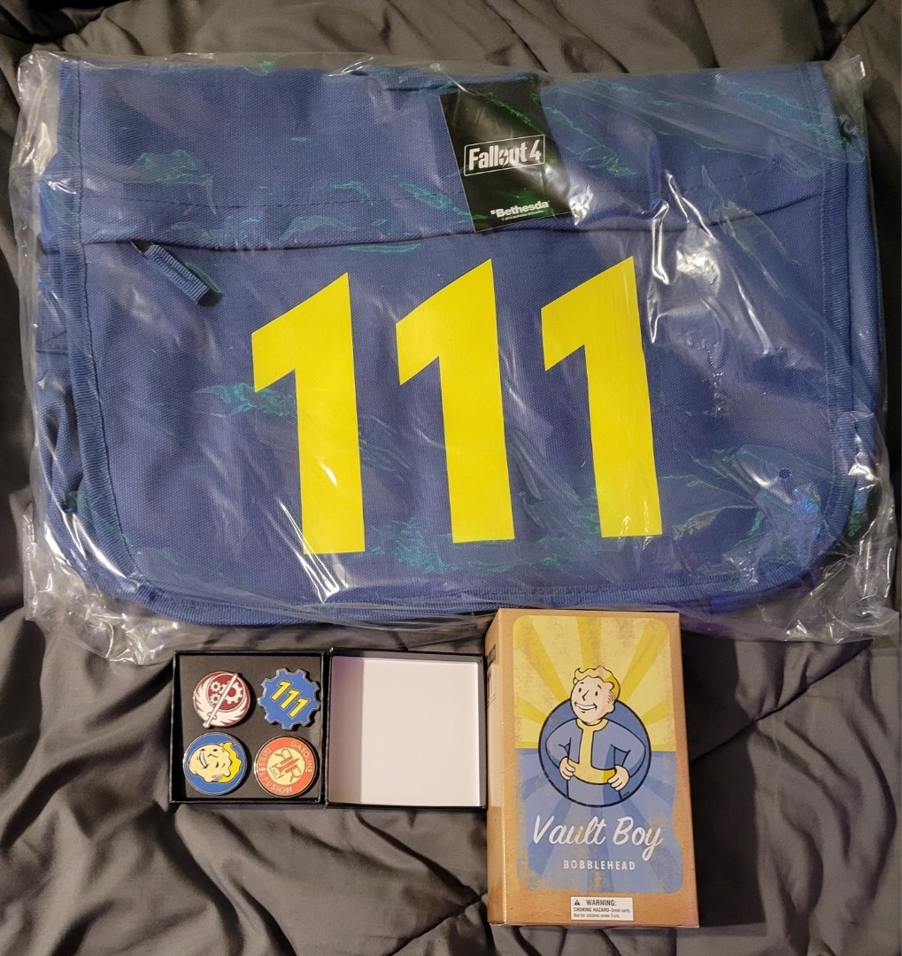 Fallout 4 2015 limited edition loot crate (Opened) 2XL Minus 2 Items.
