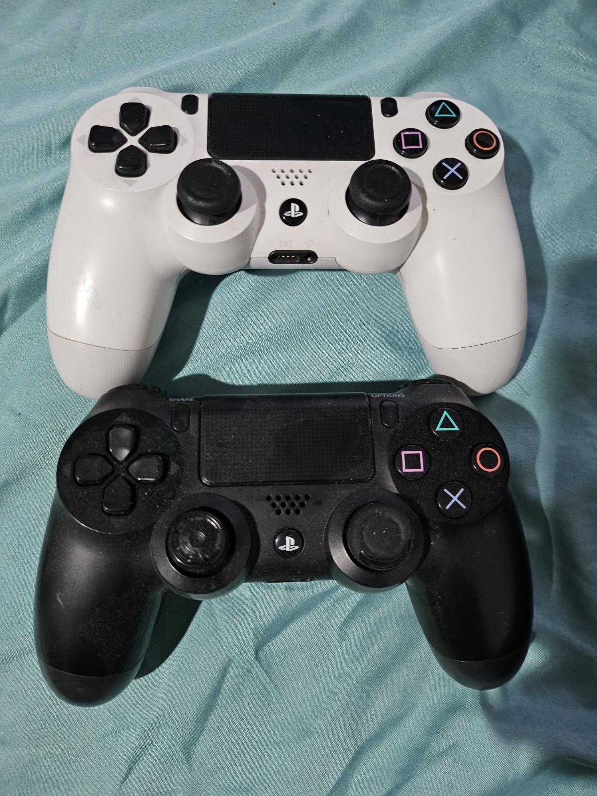 Sony Playstation DualShock 4 Wireless Controller – Black And White Parts/repair