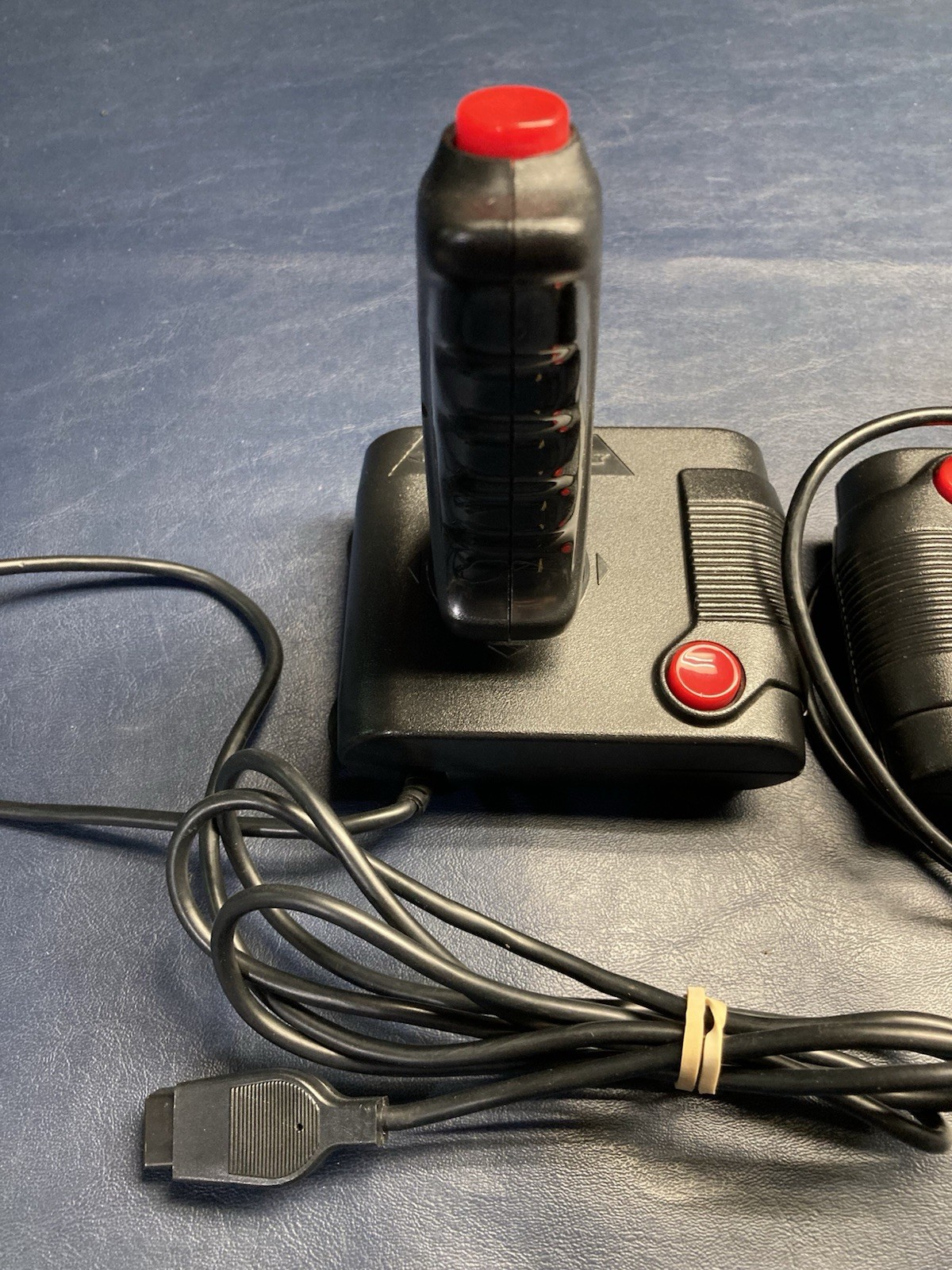 Atari 2600 Joystick Archer Radio Shack + 1 For Parts