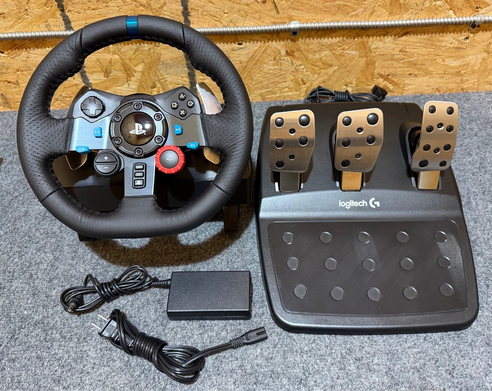 Logitech G29 Driving Force Racing Wheel and Floor Pedals