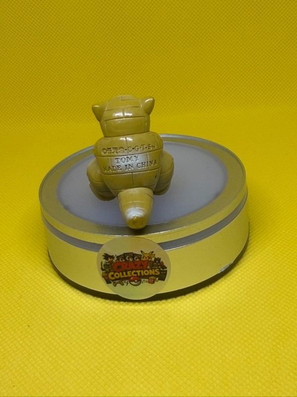 Nintendo Sandshrew Pokémon Figure Tomy 1997 VINTAGE