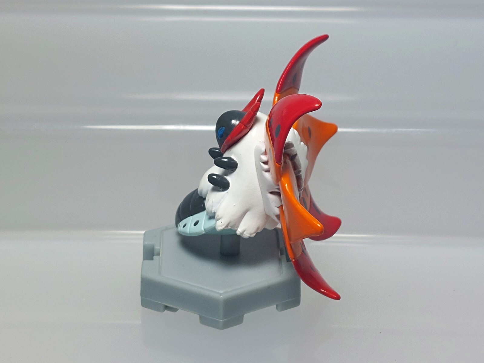 Volcarona Pokemon Moncolle Plus Figure Takara Tomy 2011 Toy Japan E08 2in