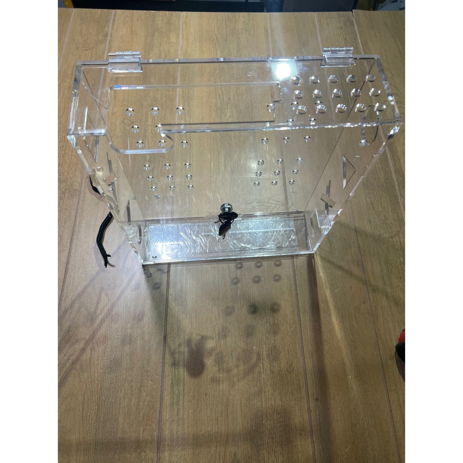 PlayStation 4 PS4 Acrylic Security Display Case with Lock and Keys Clear