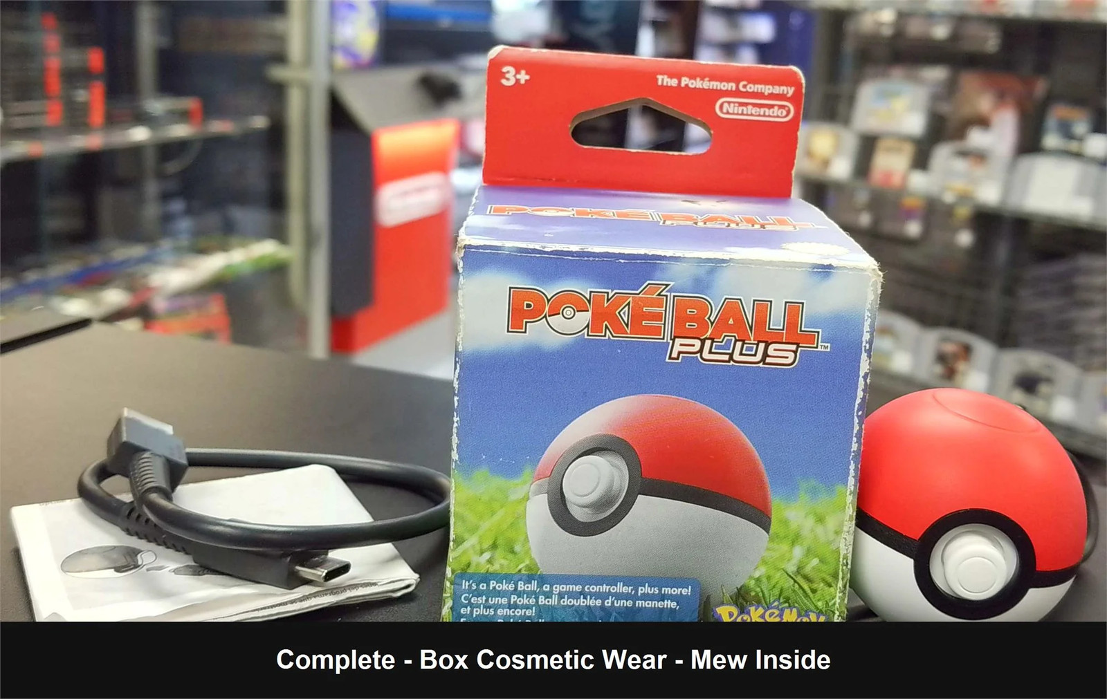 Poke Ball Plus – Nintendo Switch – Complete – Box Cosmetic Wear – Mew Inside