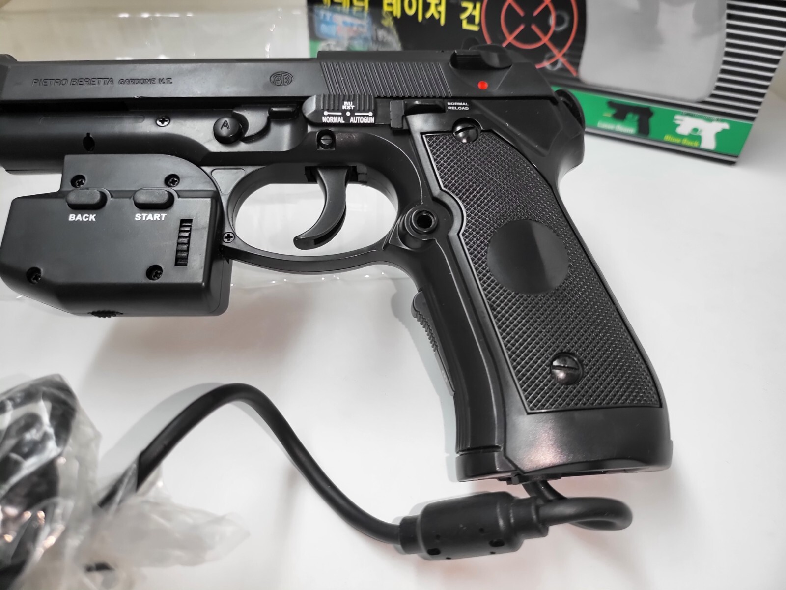 2 Beretta 92FS Light Gun W/Recoil Effect for Microsoft Xbox FOR CRT TUBE TYPE TV