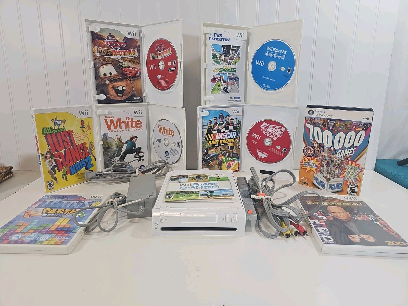 Wii RVL-001 White Console – 2006 with Power Adapter, AV Cable, & Sensor Bar +