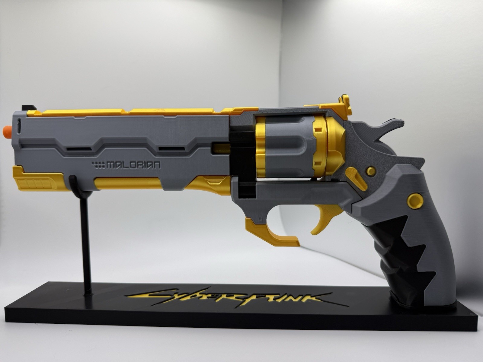 Cyberpunk 2077 Malorian Overture Replica – WITH STAND
