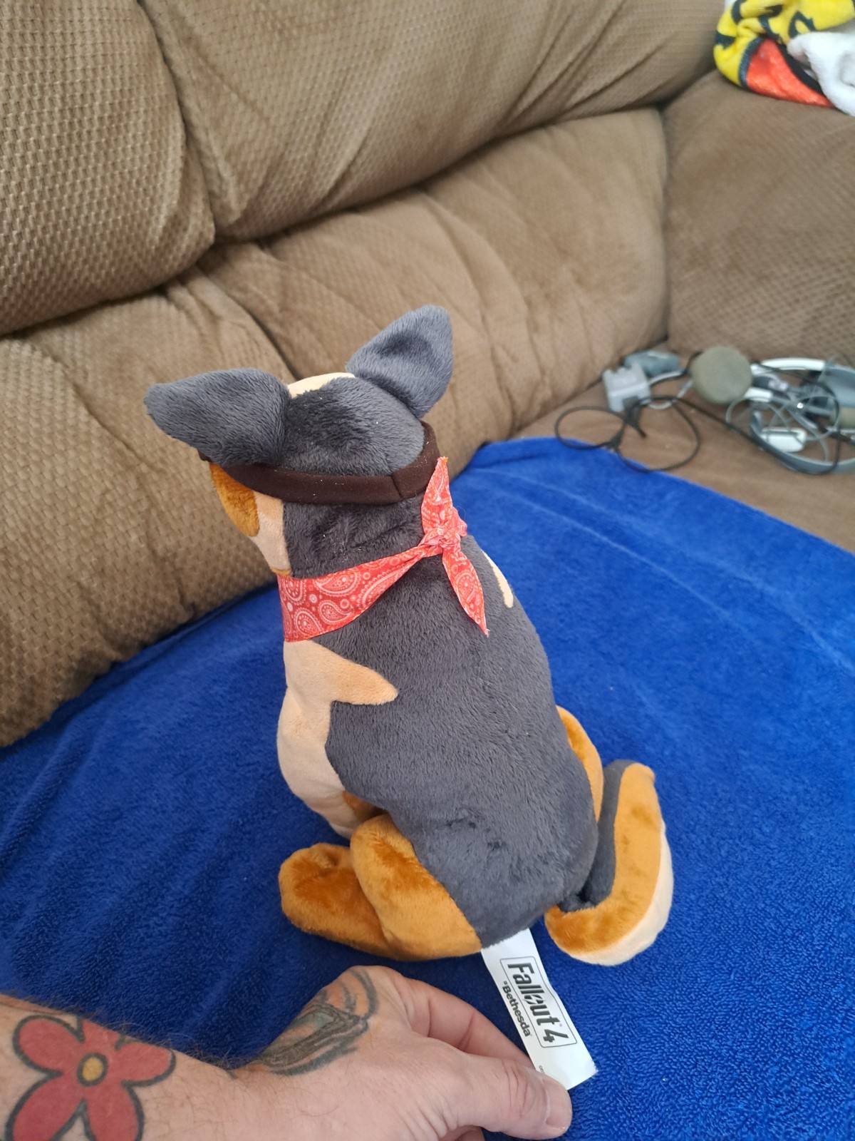 Fallout 4 Dogmeat Bethesda Plush Stuffed Animal Dog Bandana + Goggles
