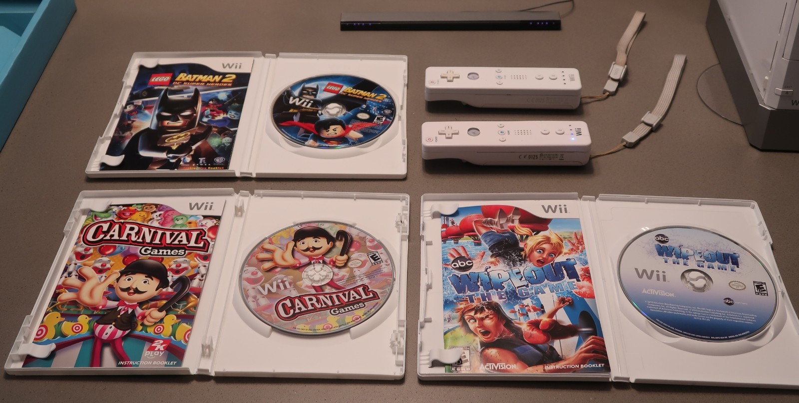 Nintendo Wii Console Wii Retro Game System w/ Original Box Lego Batman Carnival