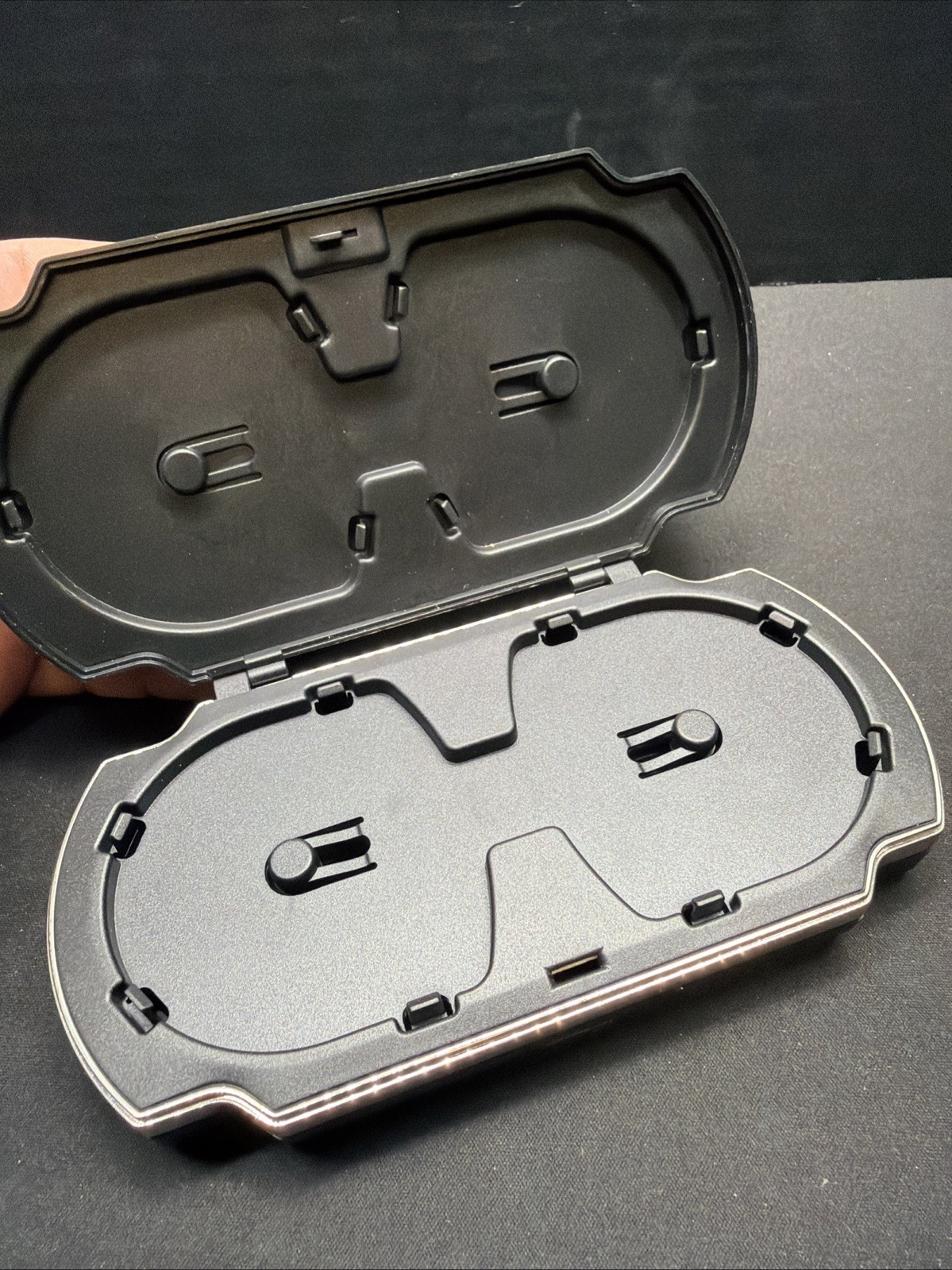 Sony PlayStation Portable PSP UMD Black Hard Game Disc Clamshell Storage Case