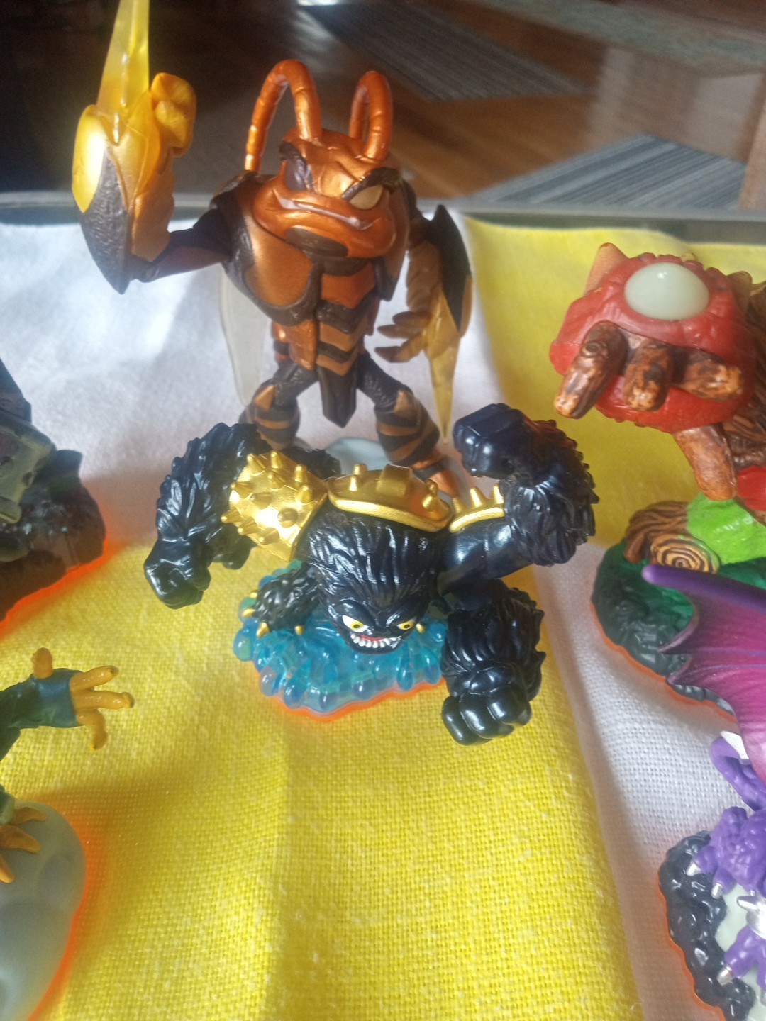 Skylanders 2012 Giants 6 Bundle: (orange base)Spyro, Crusher ,Stump Basher