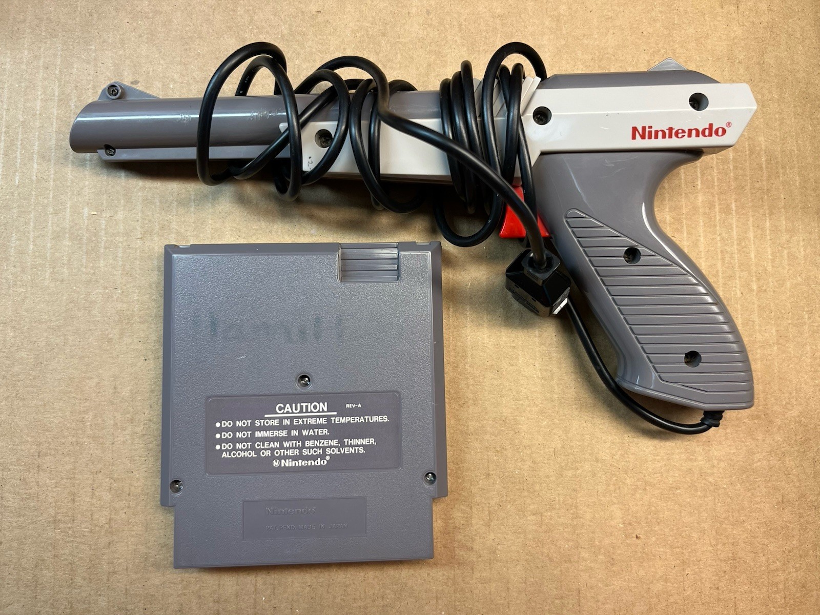 Official Gray Nintendo NES-005 Zapper Light Gun Controller W/ Duck Hunt