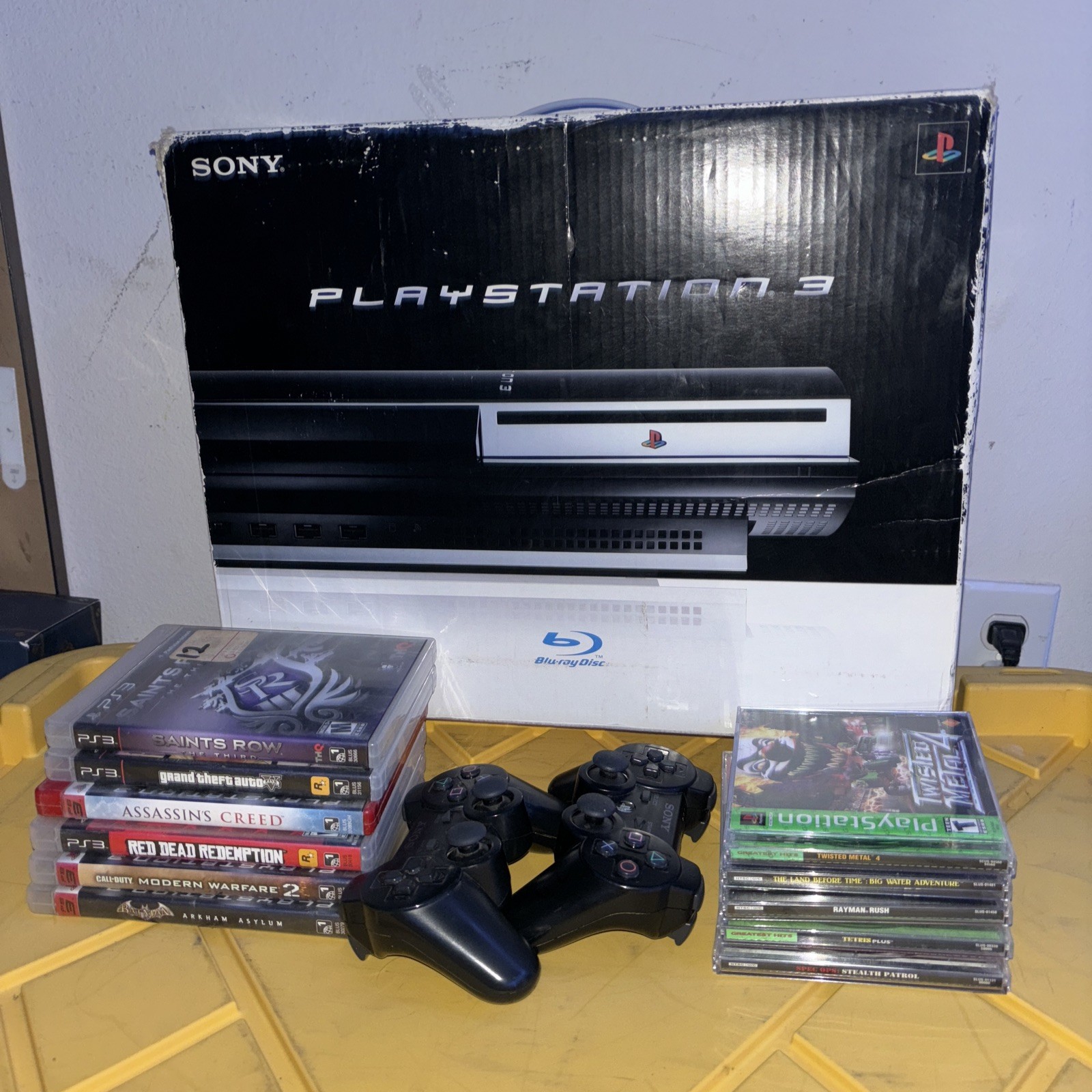 Sony PlayStation 3 60GB Piano Console Black Backwards Compatible. with 11 games