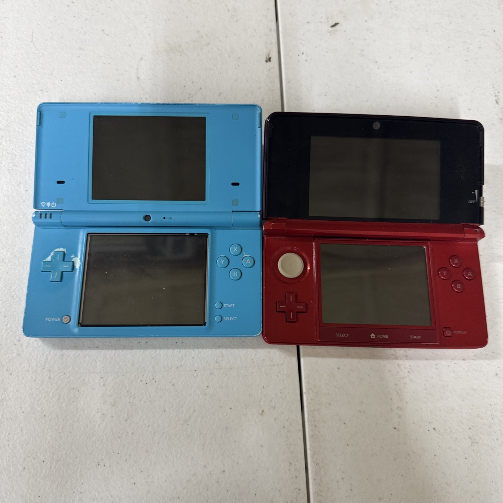 Lot of Nintendo 3DS/2DS/3DS XL Handhelds (For Parts/Repairs)