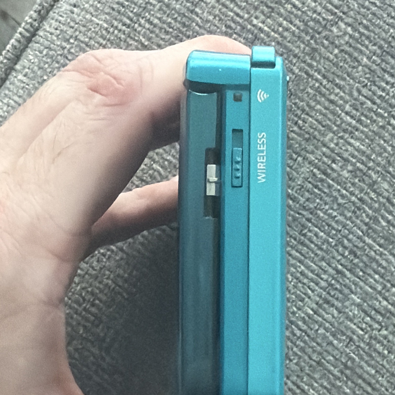 Nintendo 3DS CTR-001 Aqua Blue/Black Wi-Fi Handheld Console w/ 2GB SD Card