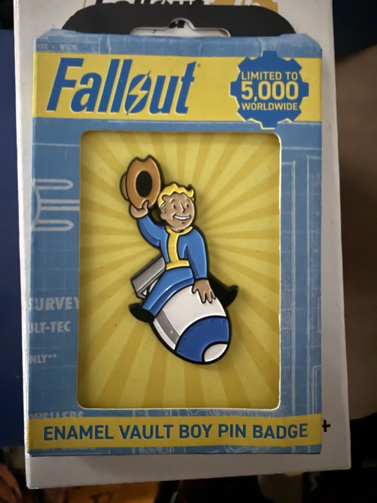 Fallout Vault-Tec Pip-Boy 3000 Mk V & Vault Boy Charisma Bobblehead & Pin 76 4