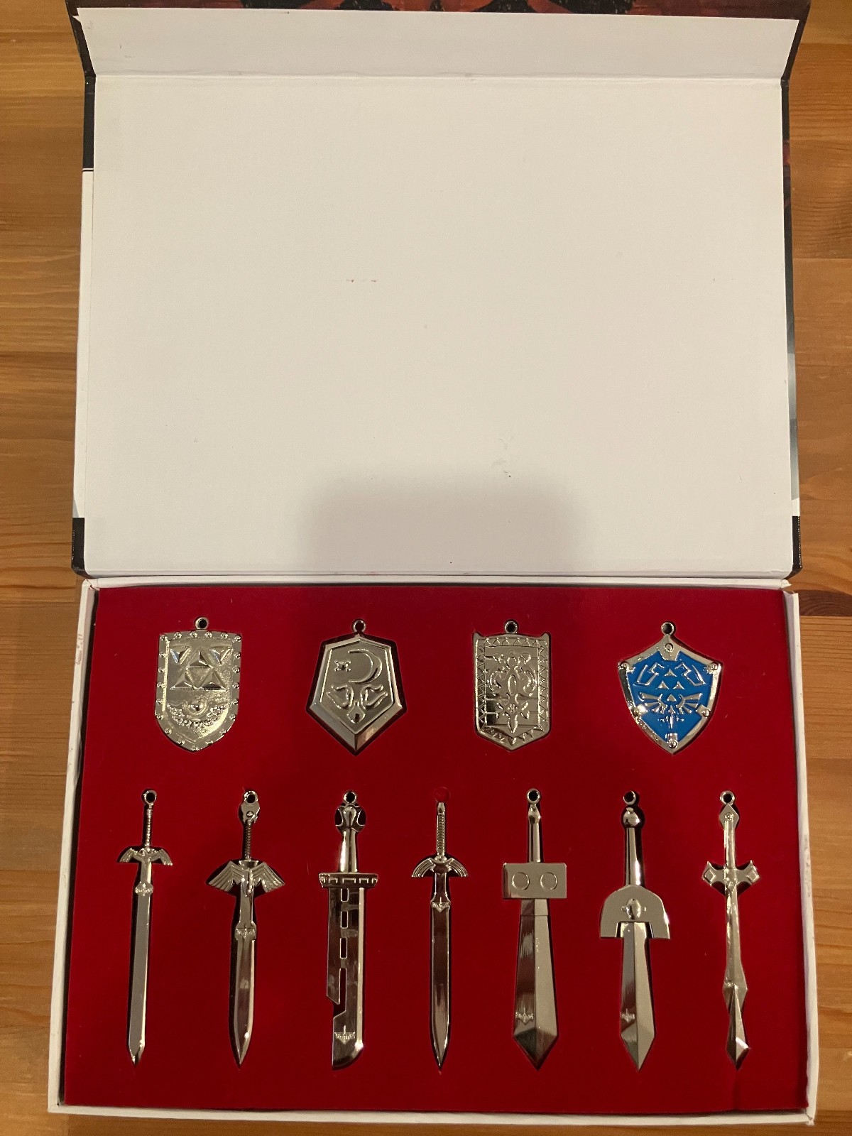 Legend of Zelda: Twilight Princess Necklace Keychain Accessories Set by XCoser