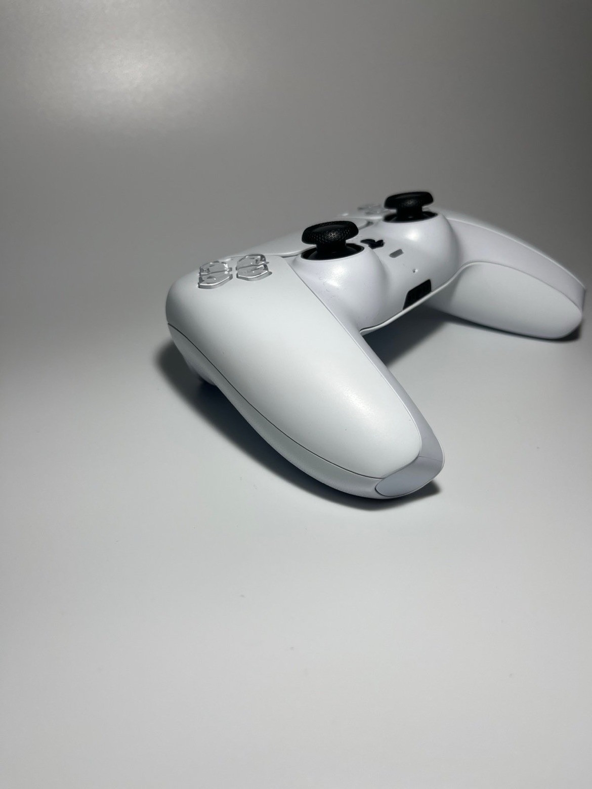 White PS5 Controller – UPGRADED TMR (Zero Drift)
