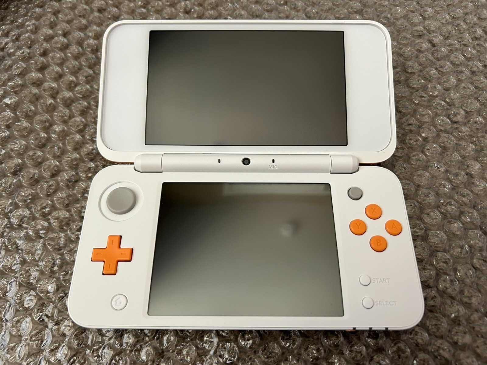 Nintendo 2DS XL System White and Orange + Super Mario 3D Land bundle lot console