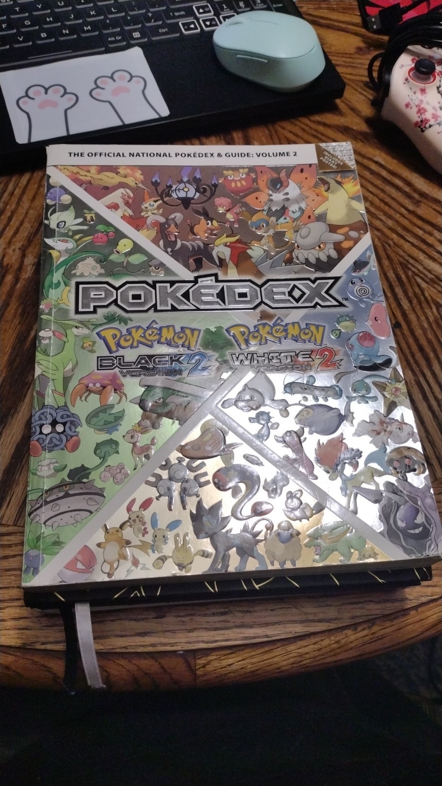 Pokemon Black & White LTD Collector’s Edition Strategy Guide & Unova Pokedex