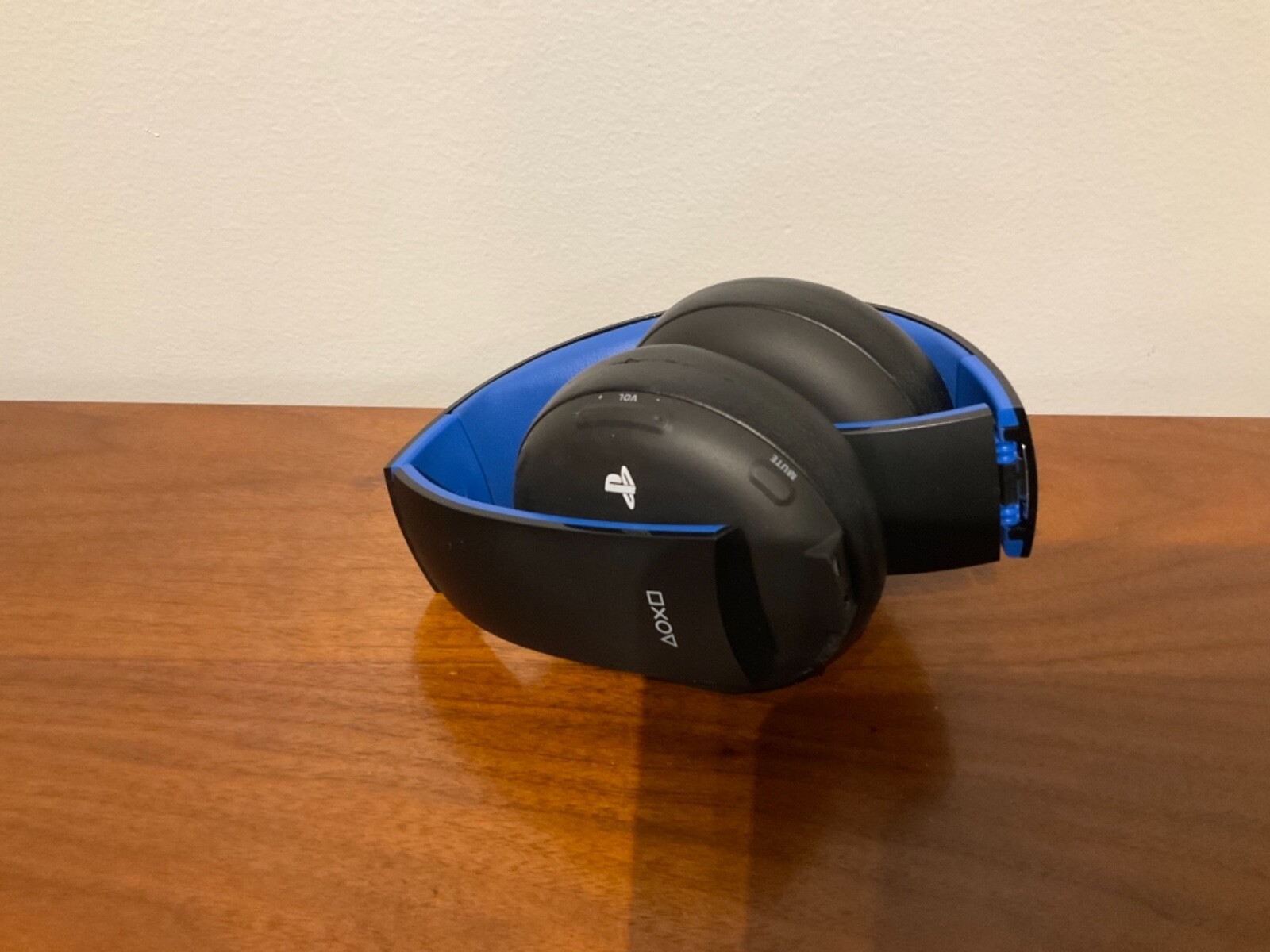 Sony PULSE 3D Ear-Cup (Over the Ear) Wireless Headphone – Black, Used