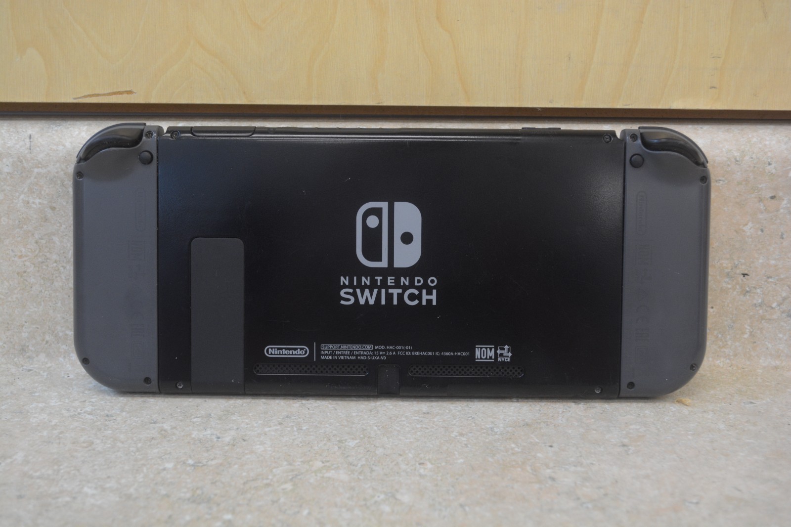 Nintendo Switch HAC-001 32GB Console w/ Gray Joy‑Cons *Pre-owned* FREE SHIPPING