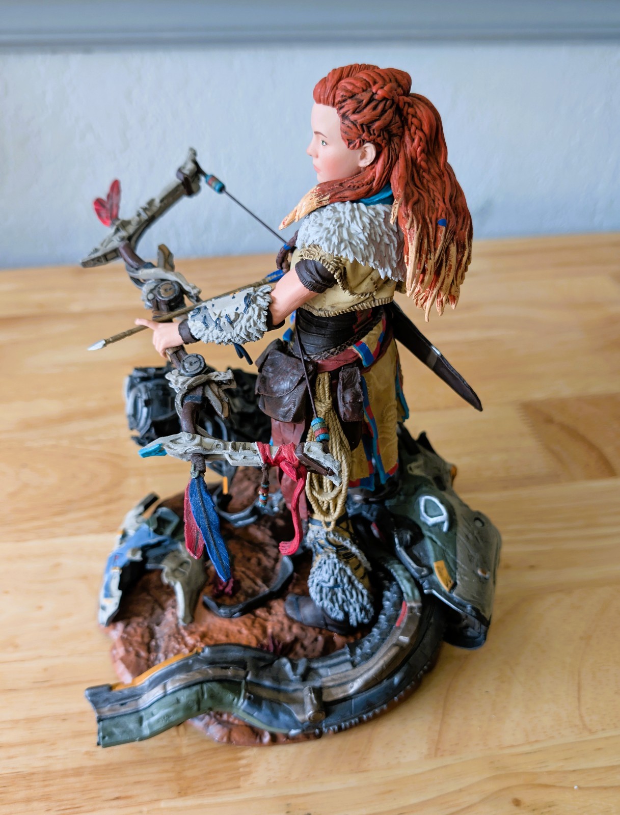 Horizon Zero Dawn Aloy Statue, Dark Horse Art Book, with Collector Display Box