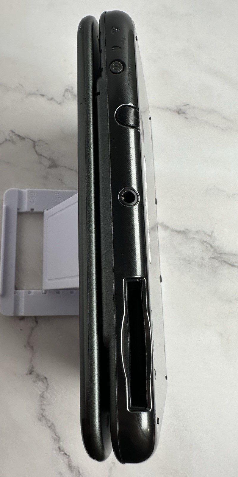 Nintendo New 3DS XL Console W/Charger & Case (DOESN’T READ GAMES/PARTS ONLY)