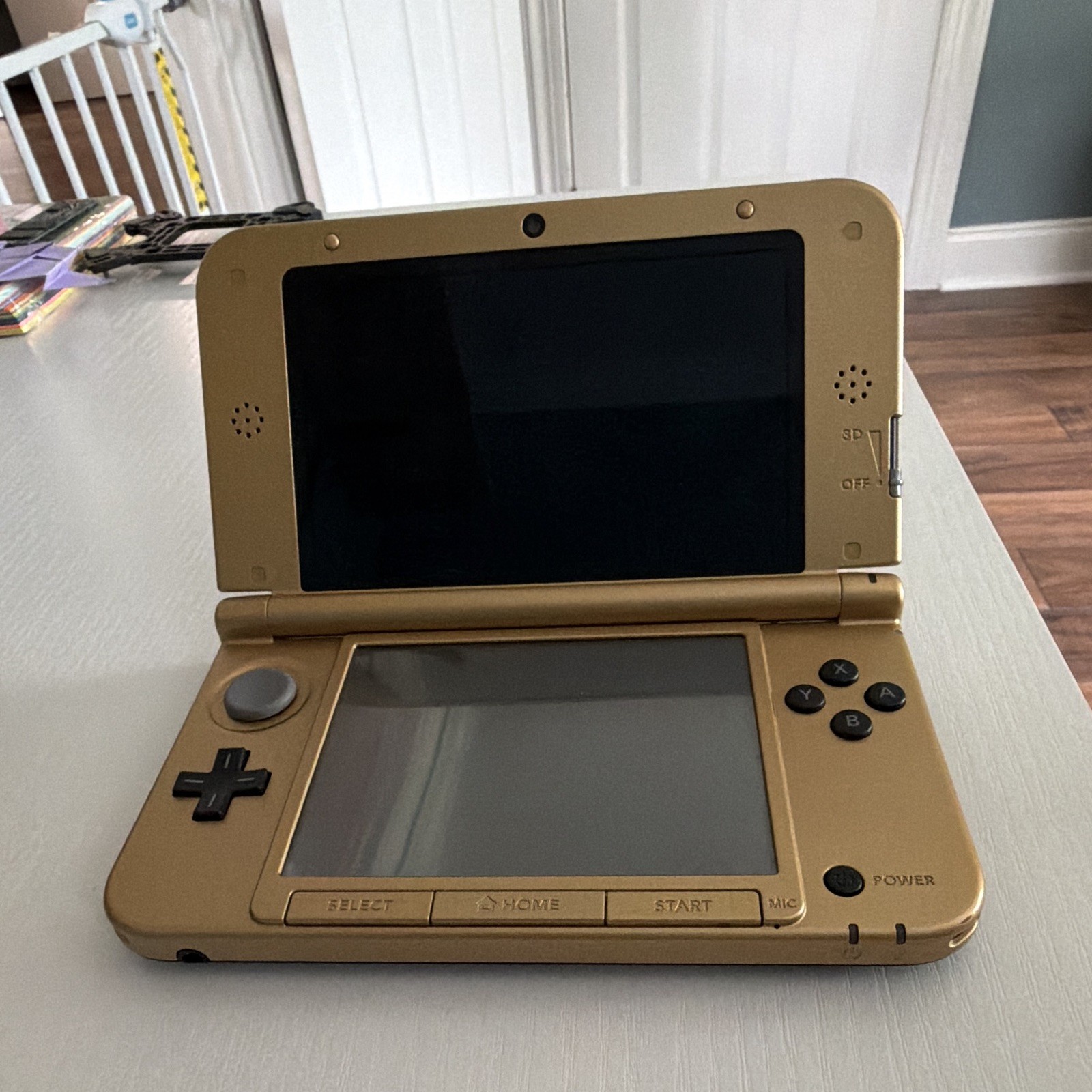 LIMITED EDITION: Legend of Zelda a Link Between Worlds Edition 3DS XL