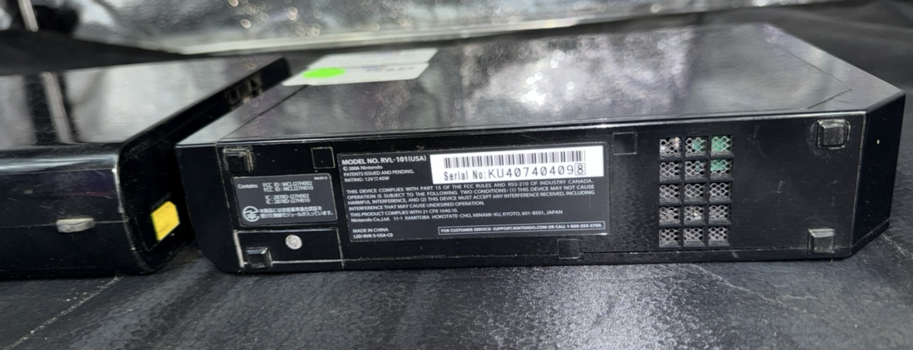 Nintendo Wii Console RVL-101 & Nintendo Wii U Console WUP-101(02) (PARTS/REPAIR)