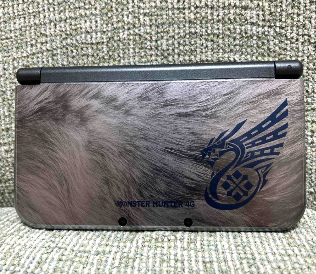 New Nintendo 3DS XL LL Monster Hunter 4G Special Pack Console w/ Charger Rank:B