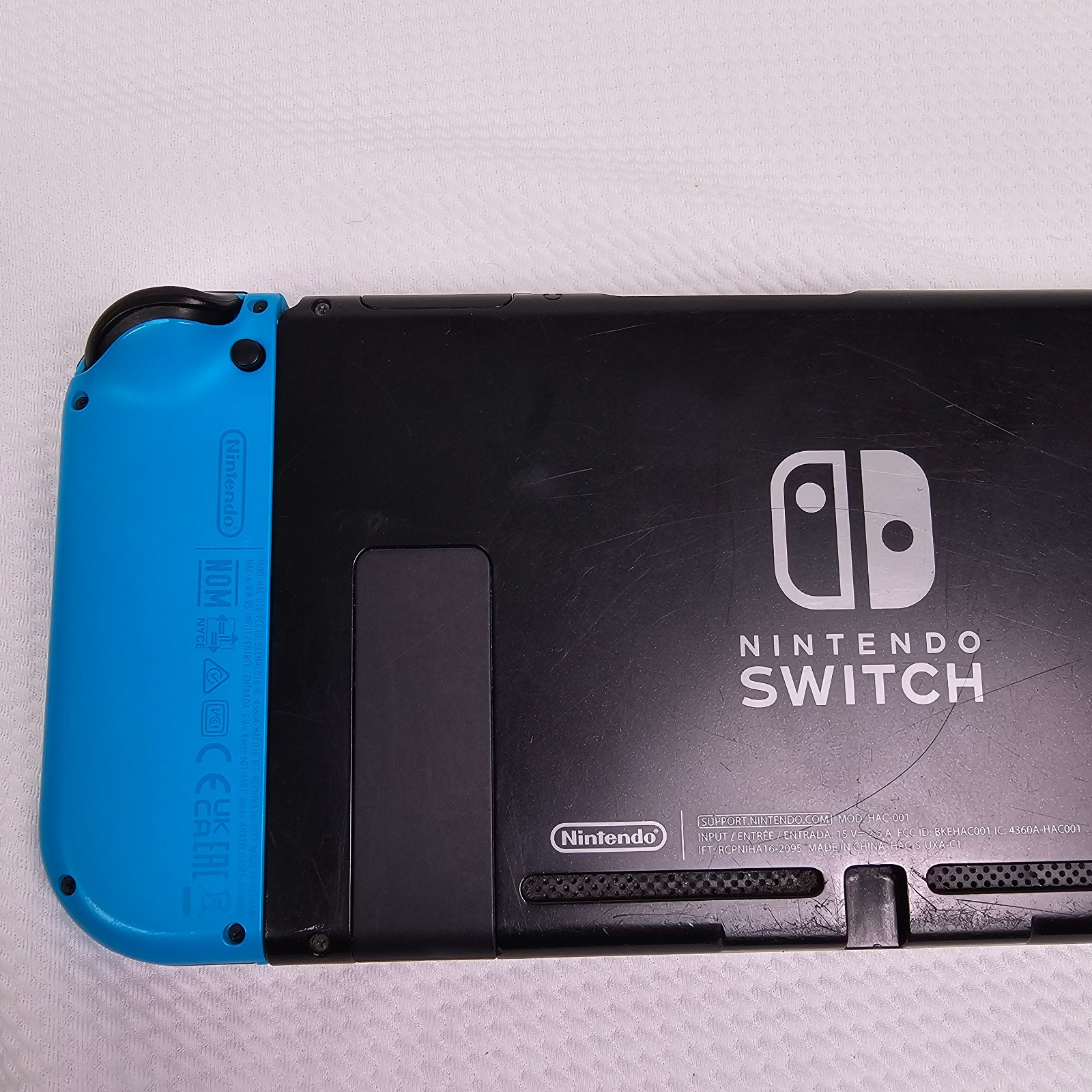 Nintendo Switch Console w/ Dock & Neon Red/Blue Joy-Con, 32GB Wi-Fi 1080p READ