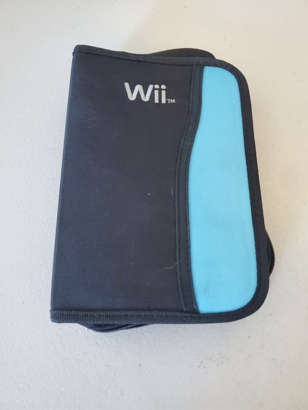 Nintendo Wii Padded Travel Storage Case for 2 Controllers + 3 Games (Black/Blue)