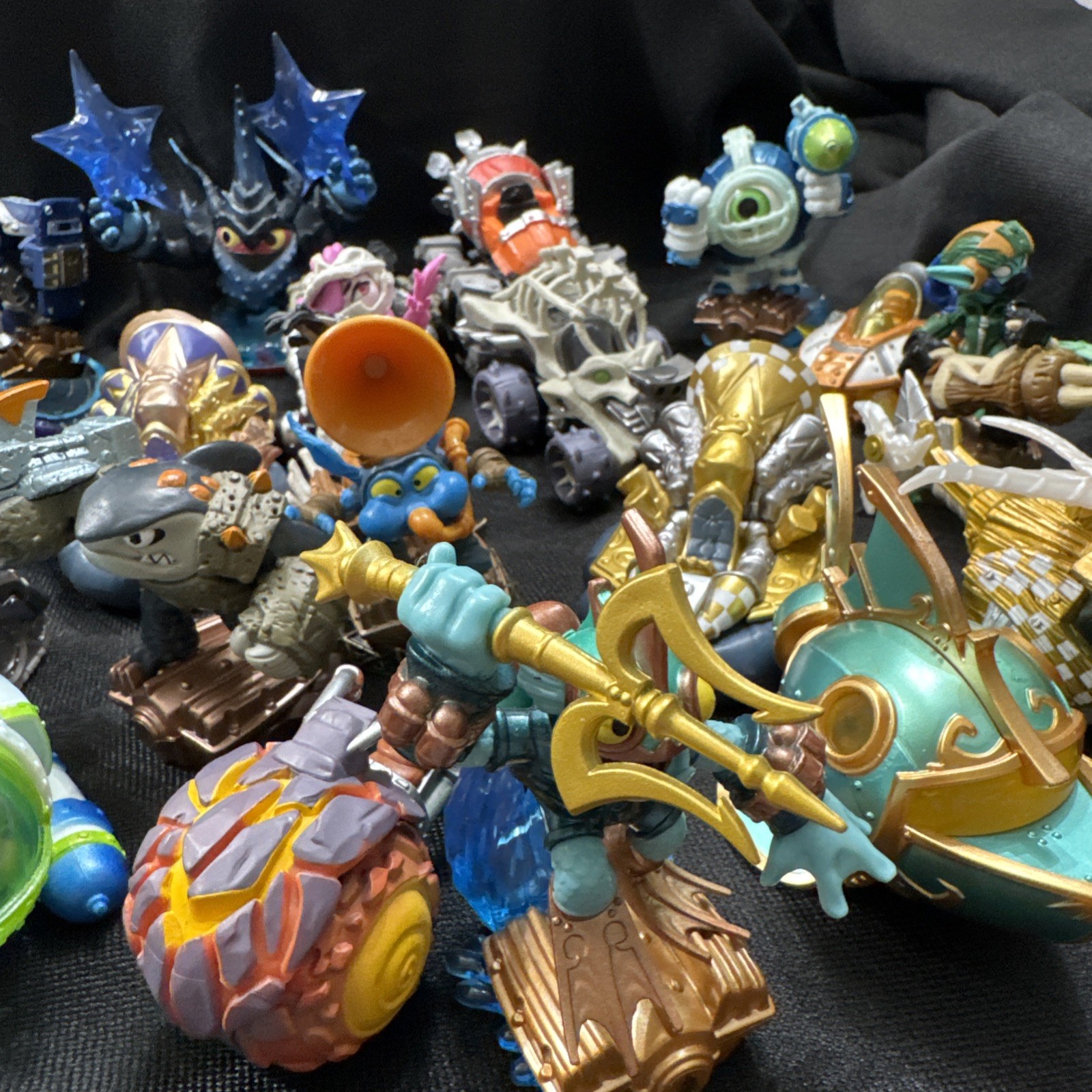 Skylanders Figures & Vehicles 26 Mixed Lot See Pictures