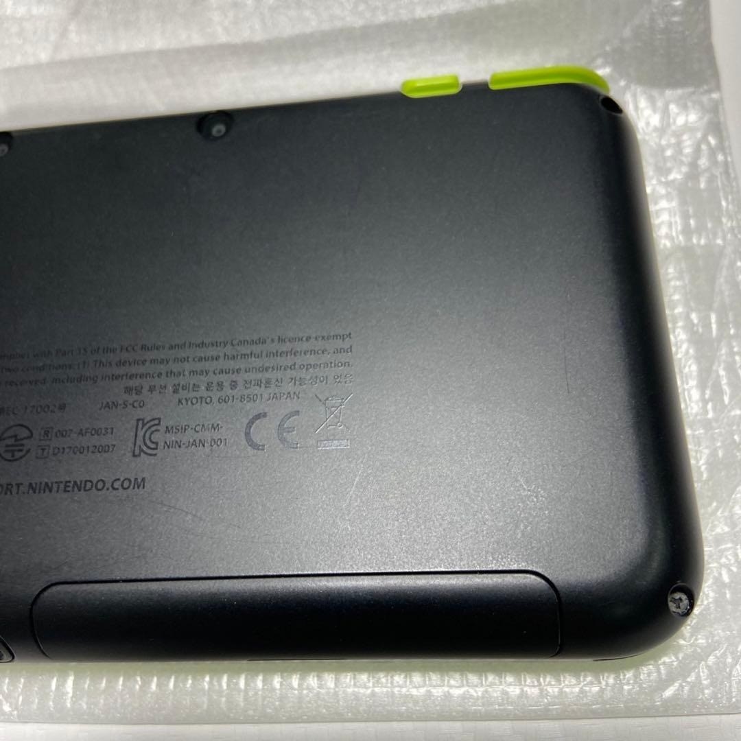 Nintendo New 2DS LL Black Lime Complete in Box Tested 6932