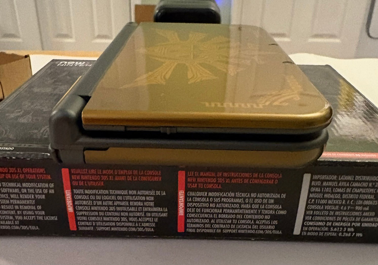 Nintendo New 3DS XL Handheld System Hyrule Edition Complete in Box Zelda Gold