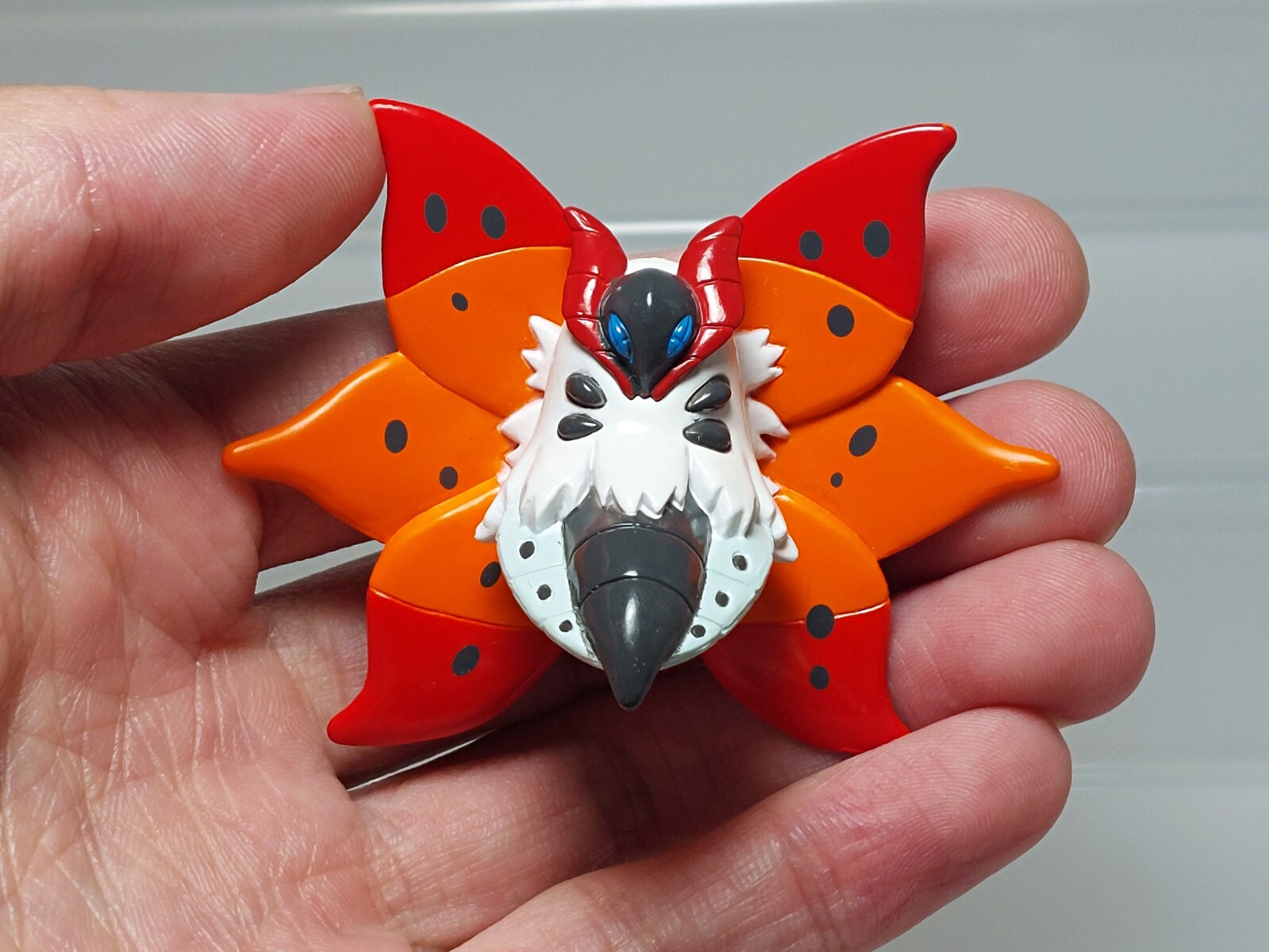Volcarona Pokemon Monster Collection Figure Takara Tomy 2011 Japan E08 1.8in