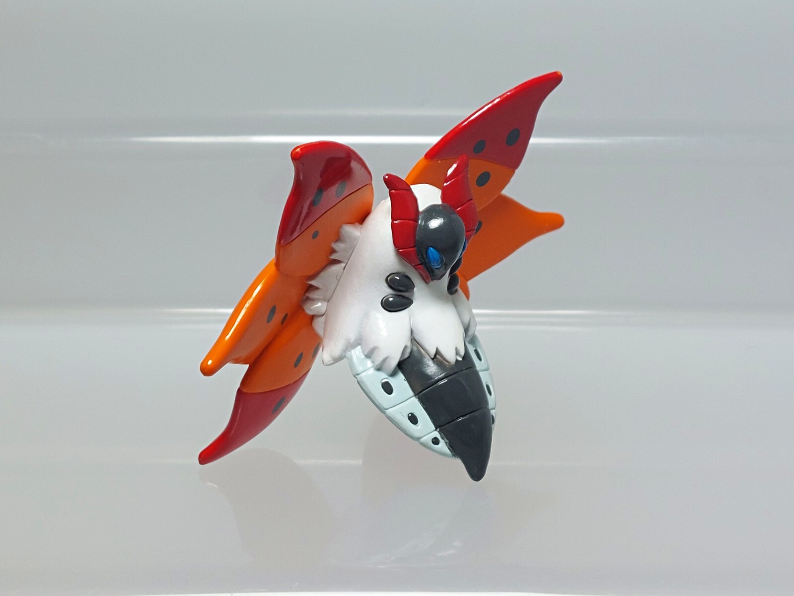 Volcarona Pokemon Monster Collection Figure Takara Tomy 2011 Japan E08 1.8in