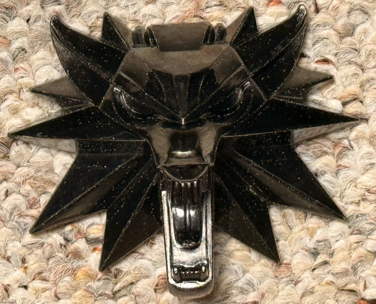 The Witcher 3 Wild Hunt Wolf Medallion Metal Paperweight Dark Horse Deluxe w Box